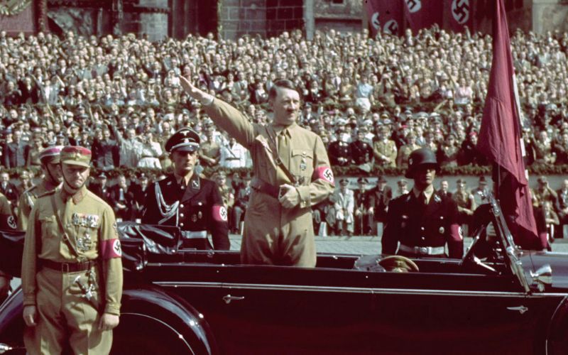 Hitler là lãnh đạo cầm quyền Đảng Quốc xã Đức